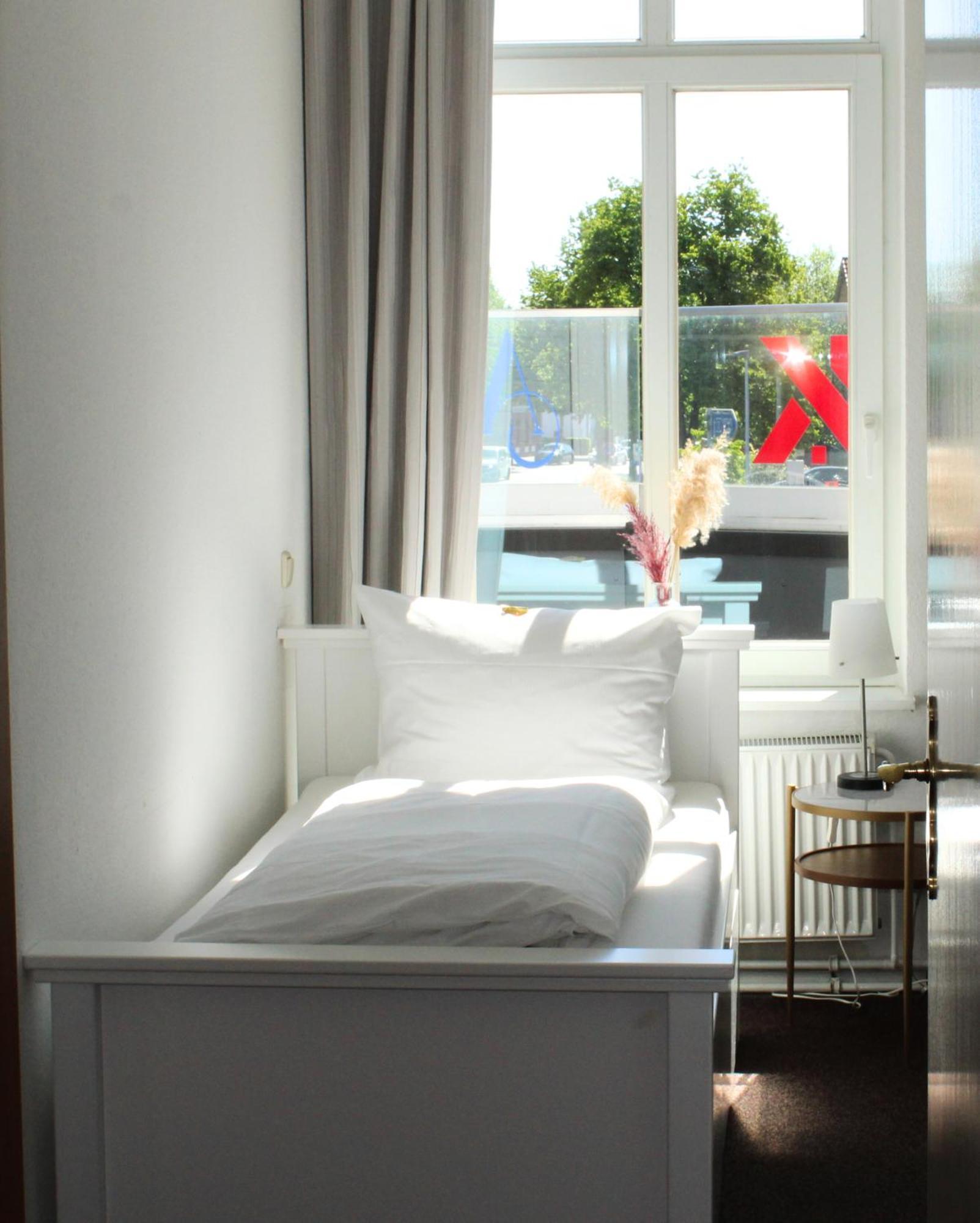 Hotel Adler & Eventlocation Gmbh Itzehoe Exteriör bild