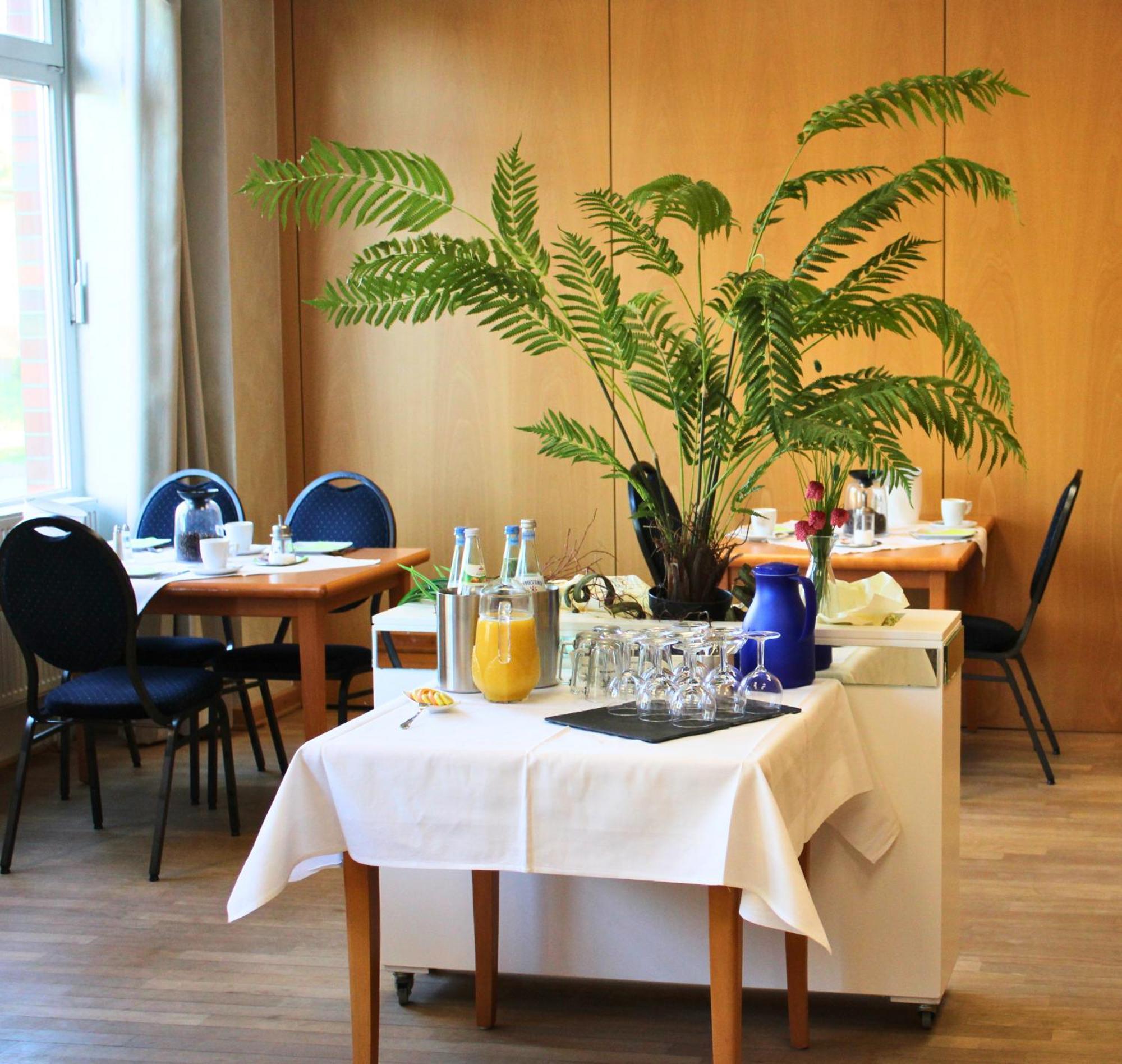 Hotel Adler & Eventlocation Gmbh Itzehoe Exteriör bild